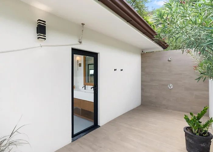Luxe Tropical With Sparkling Infinity Pool, Panoramic Ocean Views & Community Amenities Сasa de vacaciones