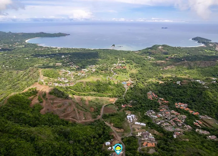Luxe Tropical With Sparkling Infinity Pool, Panoramic Ocean Views & Community Amenities Сasa de vacaciones *