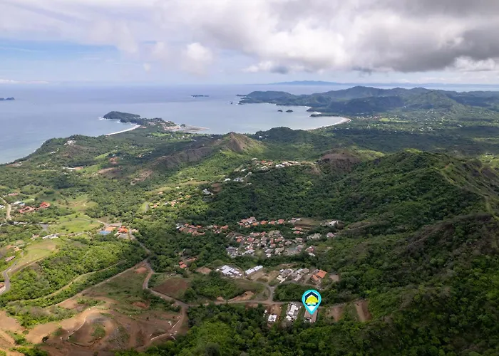 Luxe Tropical With Sparkling Infinity Pool, Panoramic Ocean Views & Community Amenities *