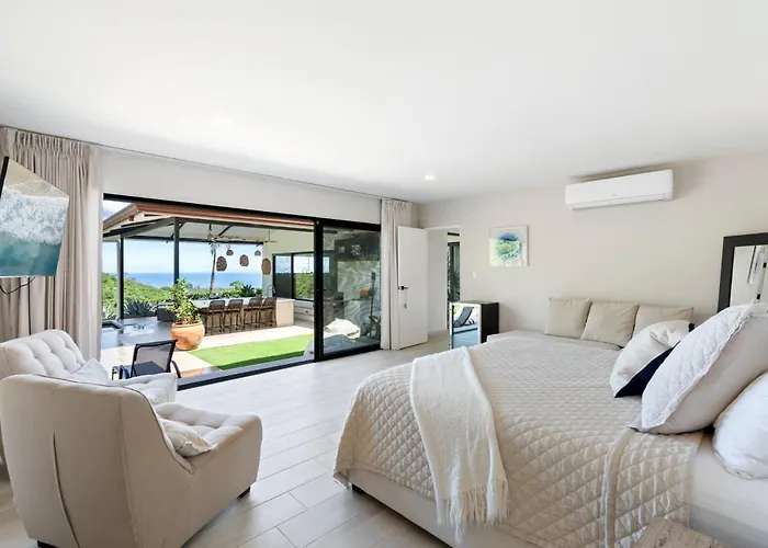 Luxe Tropical With Sparkling Infinity Pool, Panoramic Ocean Views & Community Amenities Playa Flamingo