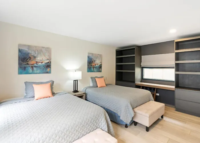 Сasa de vacaciones Luxe Tropical With Sparkling Infinity Pool, Panoramic Ocean Views & Community Amenities *