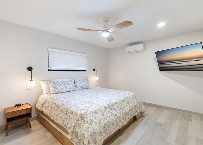 Luxe Tropical With Sparkling Infinity Pool, Panoramic Ocean Views & Community Amenities Сasa de vacaciones Playa Flamingo