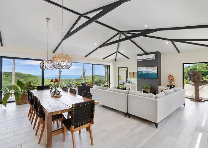Luxe Tropical With Sparkling Infinity Pool, Panoramic Ocean Views & Community Amenities Playa Flamingo