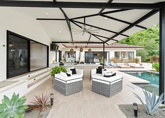 Сasa de vacaciones Luxe Tropical With Sparkling Infinity Pool, Panoramic Ocean Views & Community Amenities Playa Flamingo