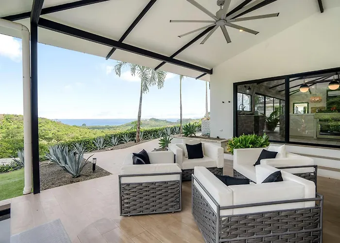 Luxe Tropical With Sparkling Infinity Pool, Panoramic Ocean Views & Community Amenities Playa Flamingo