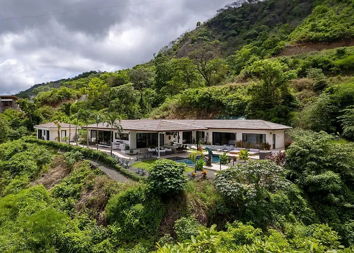 Luxe Tropical With Sparkling Infinity Pool, Panoramic Ocean Views & Community Amenities Сasa de vacaciones Playa Flamingo