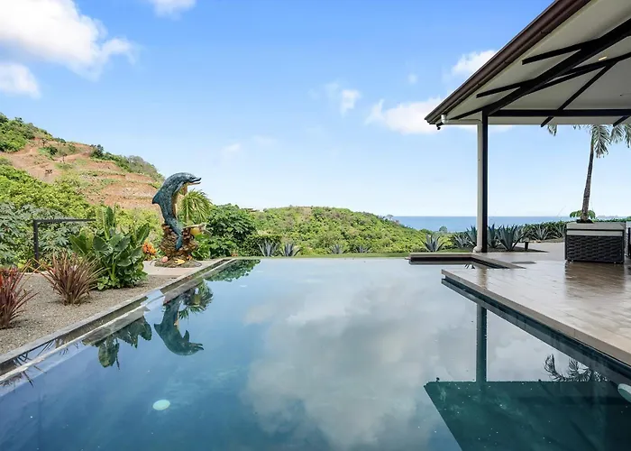 Сasa de vacaciones Luxe Tropical With Sparkling Infinity Pool, Panoramic Ocean Views & Community Amenities *
