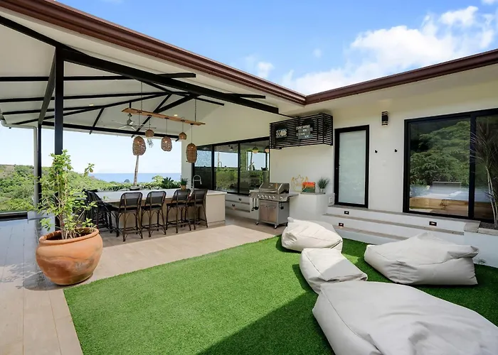 Luxe Tropical With Sparkling Infinity Pool, Panoramic Ocean Views & Community Amenities *