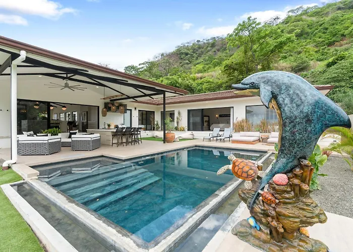Luxe Tropical With Sparkling Infinity Pool, Panoramic Ocean Views & Community Amenities Playa Flamingo